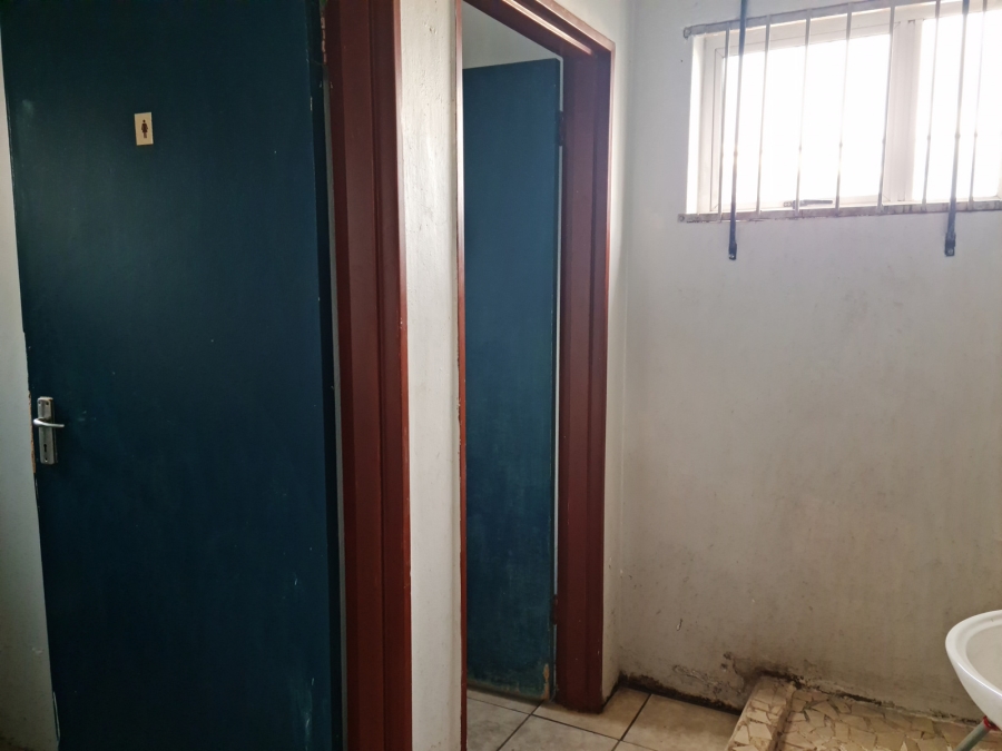 To Let commercial Property for Rent in Broadlands Western Cape